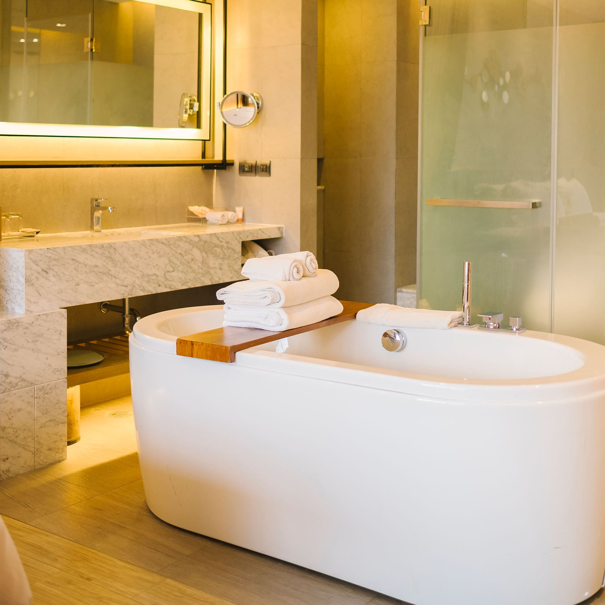 luxury-bathtub-inside-bedroom-hotel